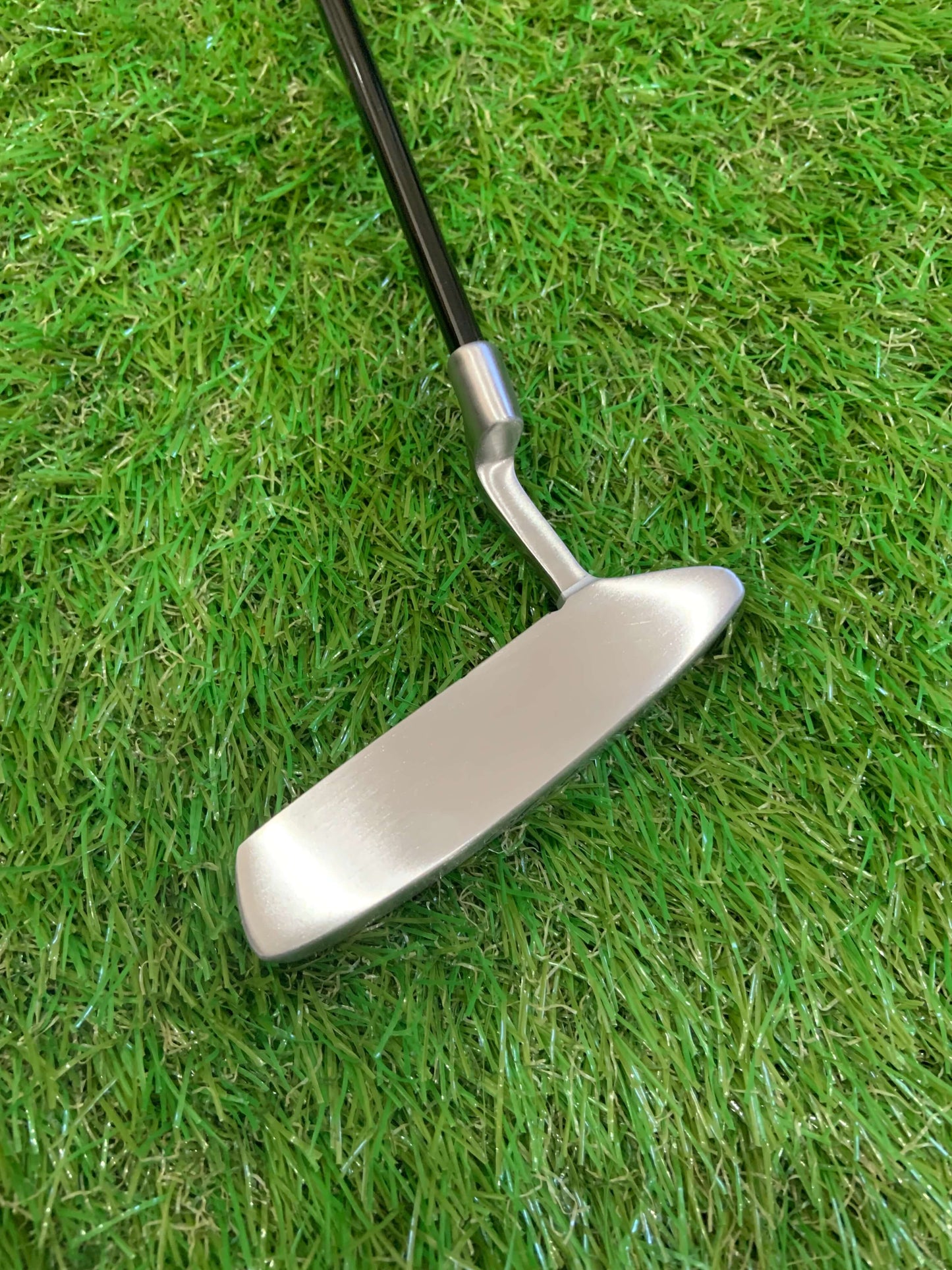 the face of a kids golf putter