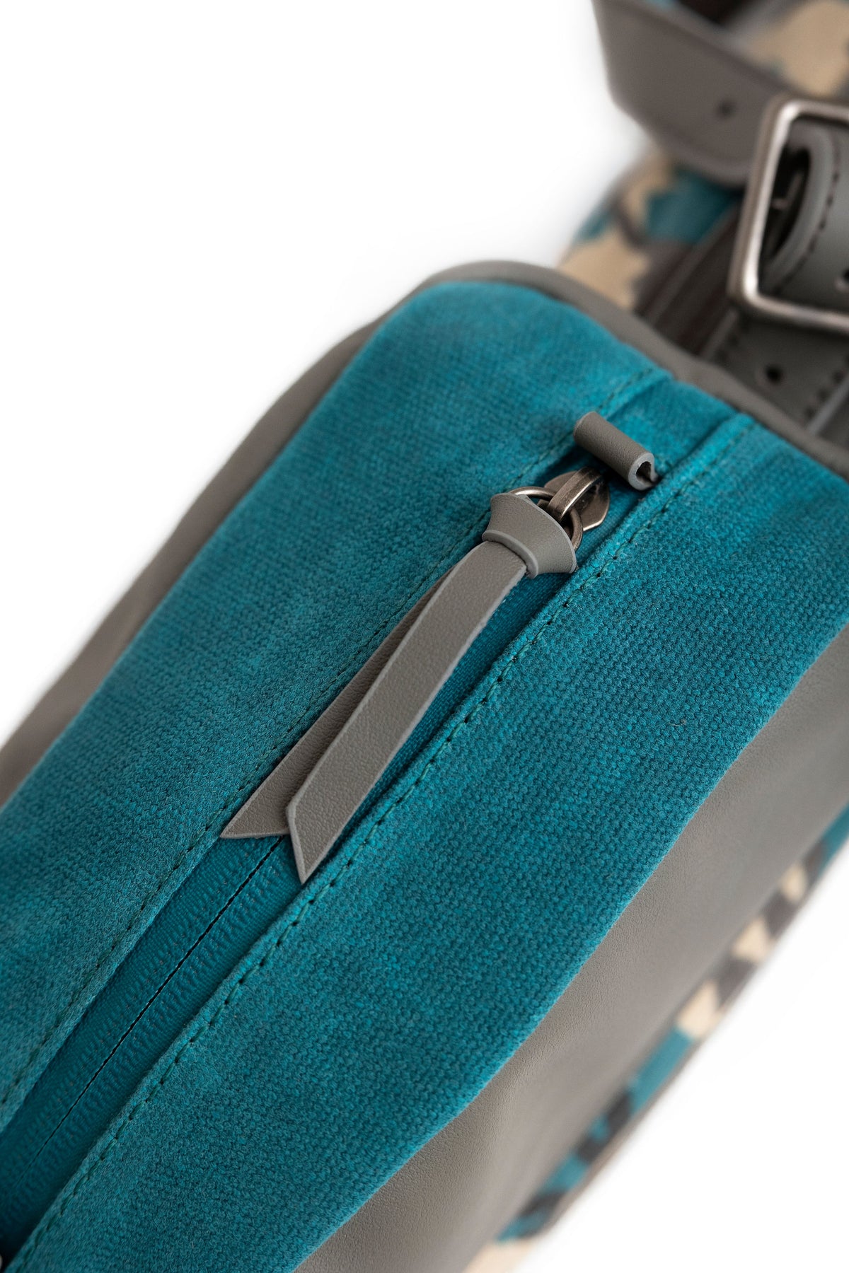 pocket of toddler golf bag