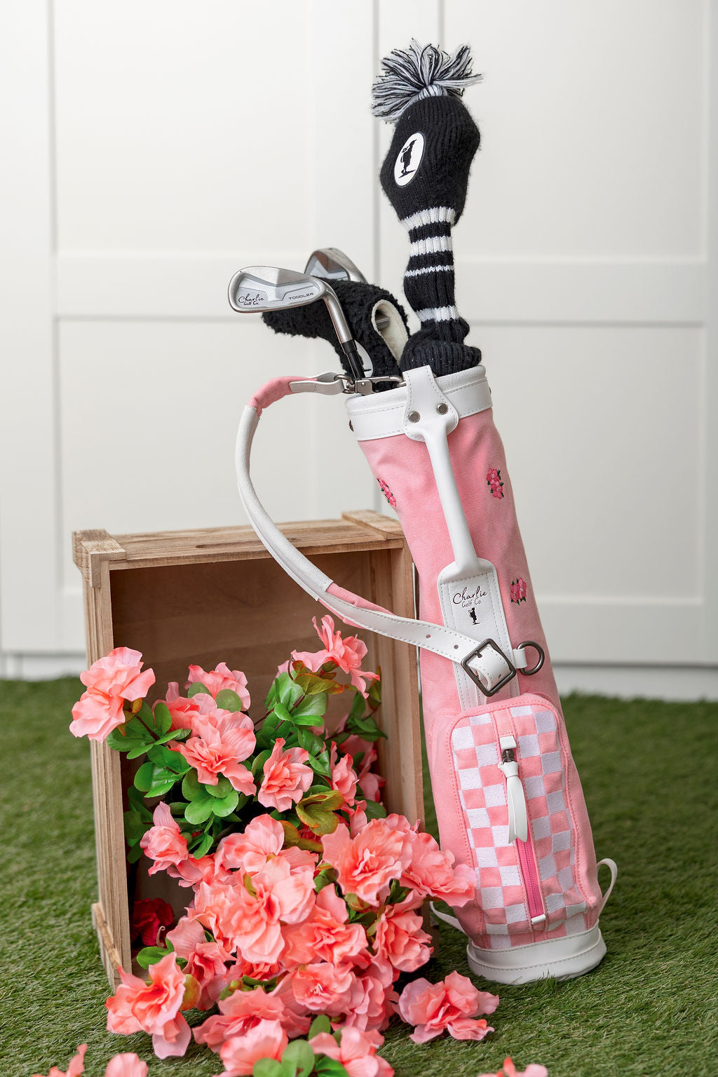 toddler golf clubs inside of a toddler golf bag 