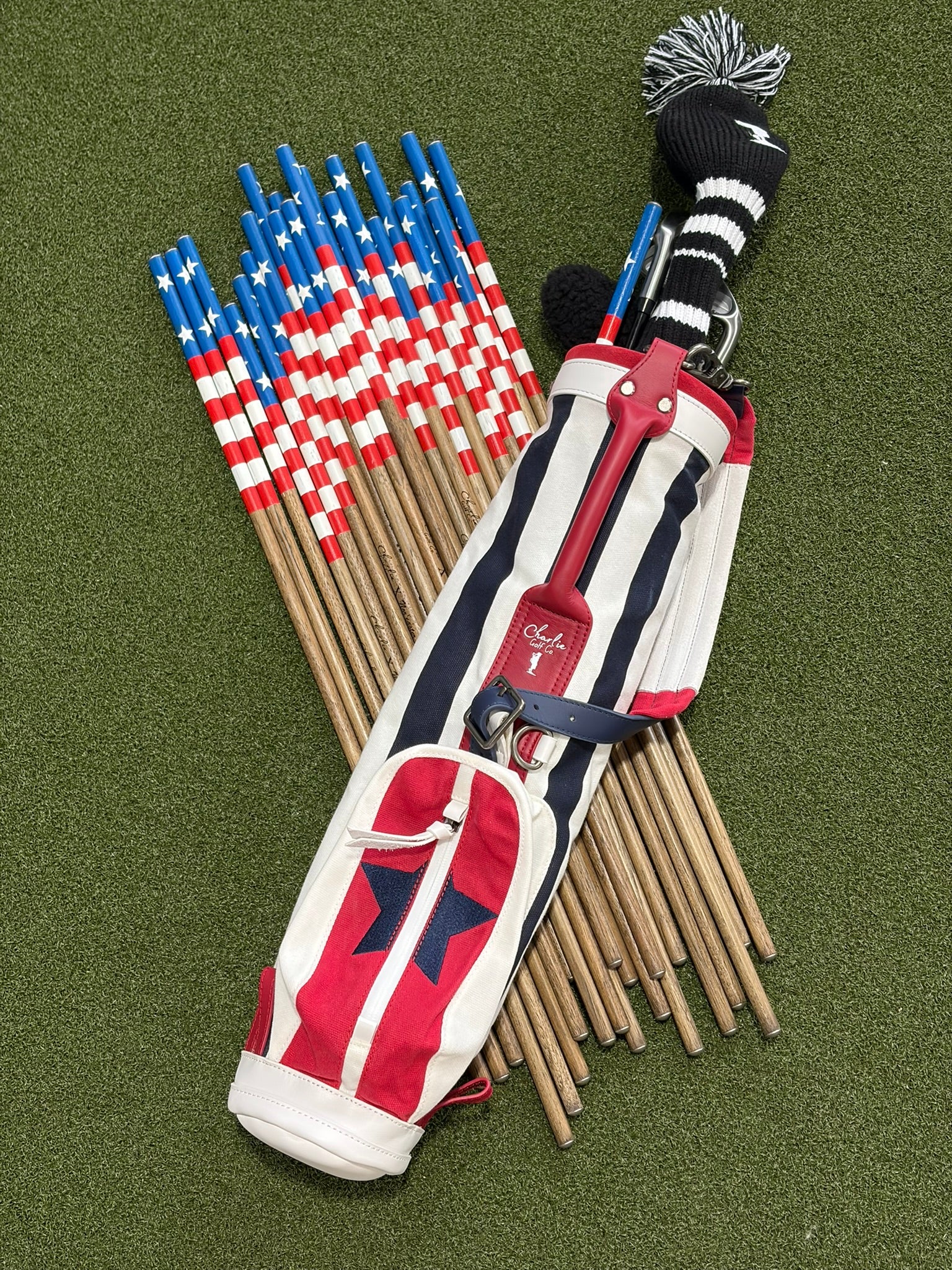 kids golf bag with american themed alignment sticks for kids